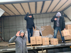 Ukrainian CAM staff members distribute food parcels in Kyiv.